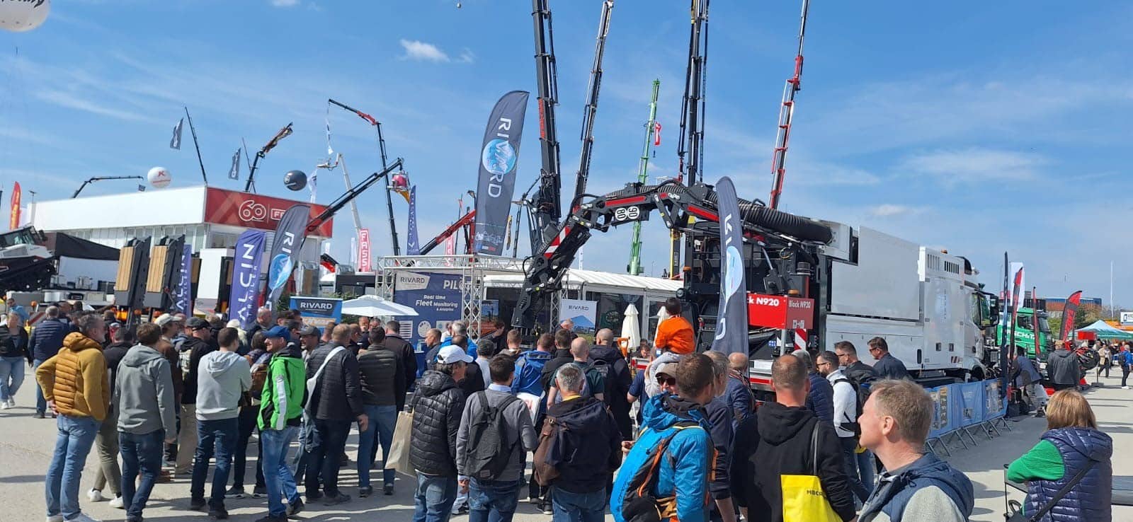 RIVARD Saugbagger at bauma